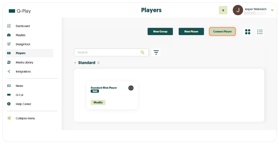 Q-Play 'Players' page showing options to create new group, new player, or connect a player, with a 'Standard Web Player' card available for modification.