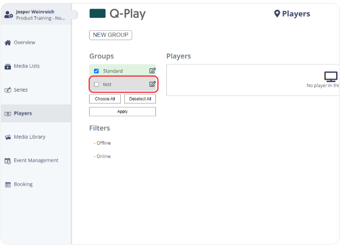 Digital signage management interface showing 'Players' section with 'Standard' and 'test' groups for selection in Q-Play.