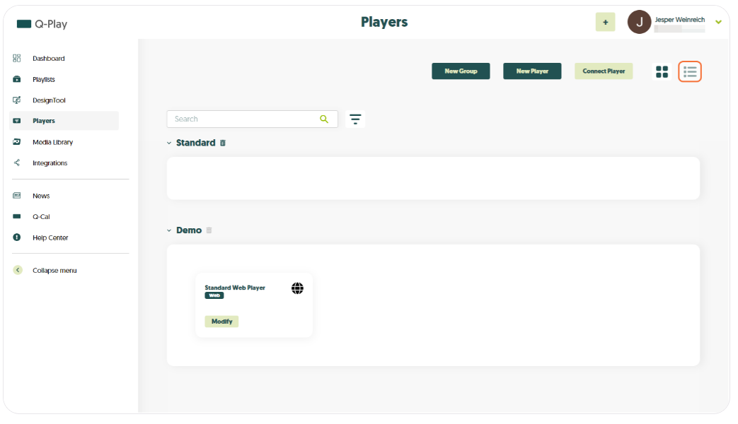 Q-Play 'Players' page showcasing categories 'Standard' with a 'Standard Web Player' card, and 'Demo', with options for new group, new player, and player connection at the top.