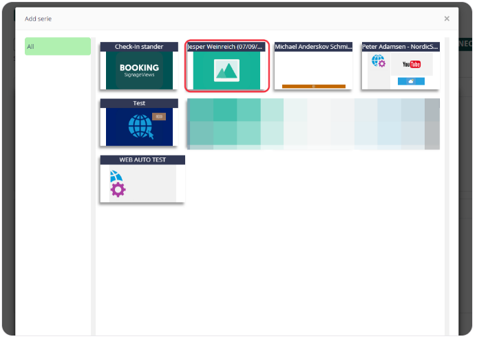 Series selector window in Q-Play with various series, including 'BOOKING SignageViews' and 'WEB AUTO TEST'